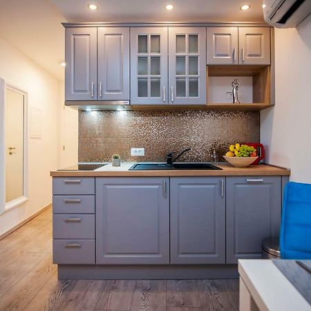 Studio Apartment Kris ロヴィニ エクステリア 写真