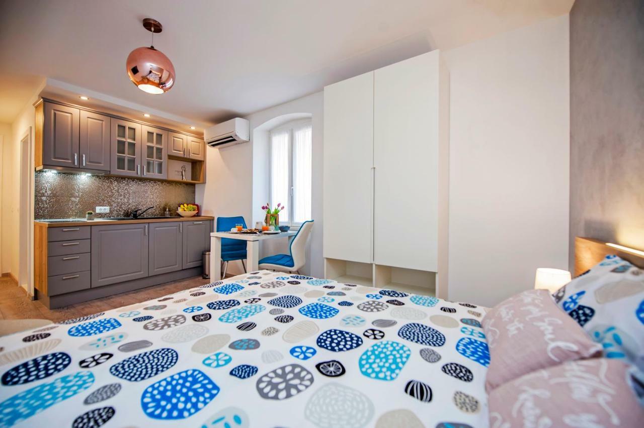 Studio Apartment Kris ロヴィニ エクステリア 写真